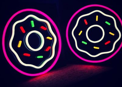 neon-donuts